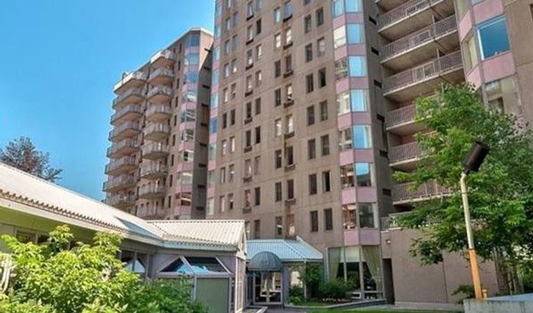市中心近康大地铁二卧高级公寓$1380/月(手机短信: 1-514-935-9067)