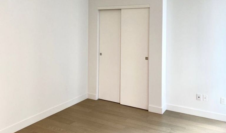 每月$1199即可入住市中心全新豪华公寓YUL二期7楼Studio带阳台含Locker！