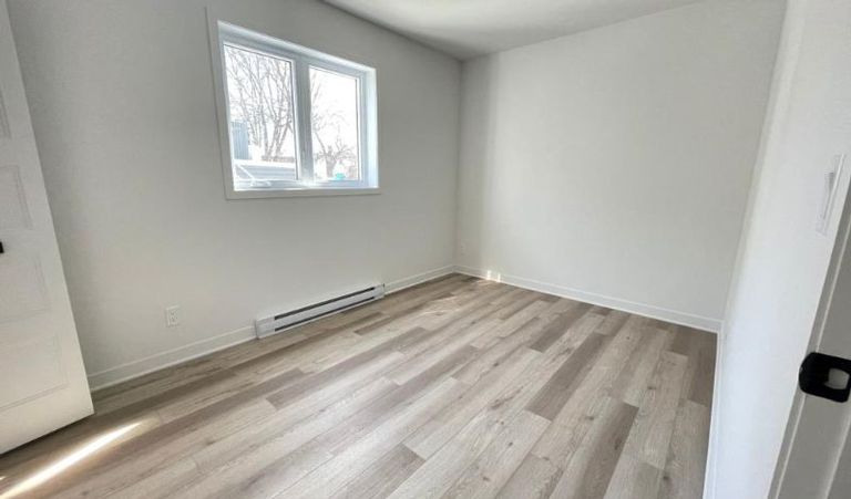 全新装修阳光大四个半condo，近公园超市中超，15分钟到市中心
