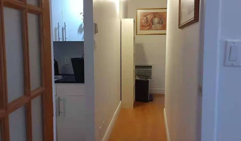 市中心,高档公寓,四半全包,拎包入住, 室内洗衣机\干衣机，找室友