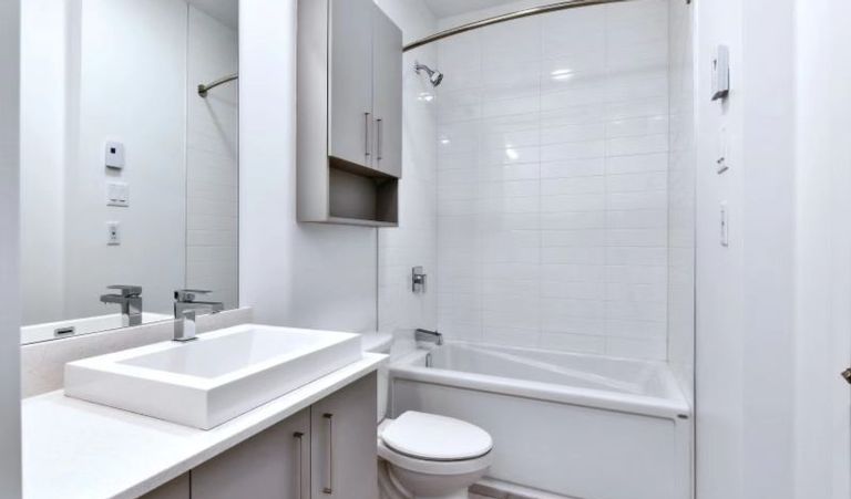 现代装修风格4 1/2 公寓转租，紧邻Sauve 地铁站，8月1日入住立返$3000