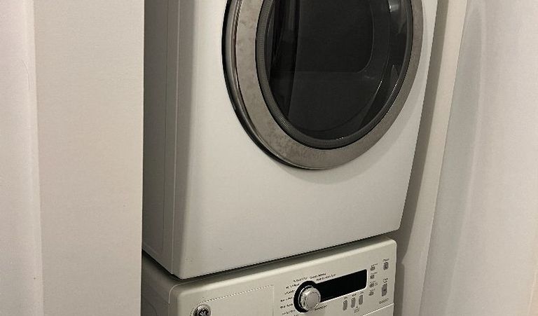 市中心康大附近3半高级公寓全配置出租