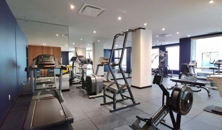 近市中心近老港高档大3半公寓出租, 配有全套家具，位置优越，临近地铁，购物中心