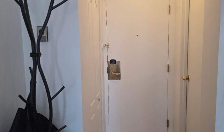 拎包入住市中心Concordia一个半 $1170转租 送家具包网水电暖