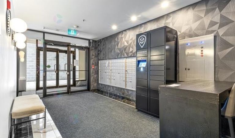 唐人街市中心，步行2分钟到达地铁站Place-d'Armes