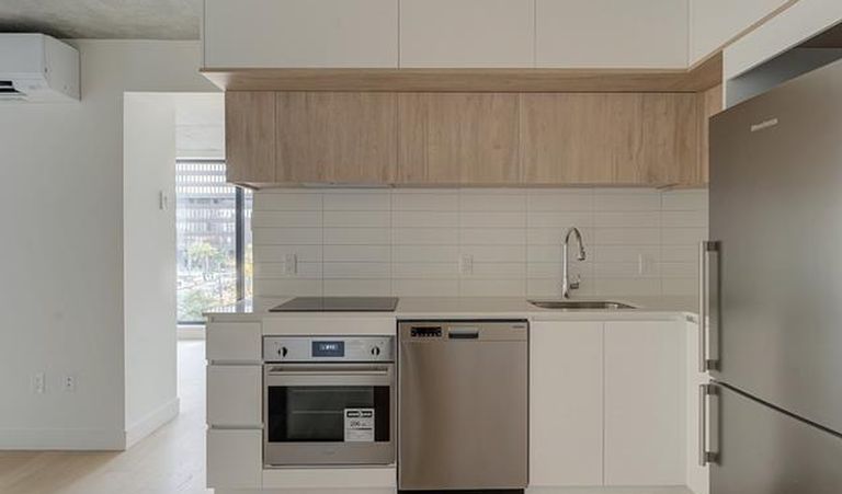 唐人街市中心，步行2分钟到达地铁站Place-d'Armes