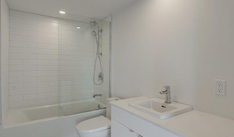 唐人街市中心，步行2分钟到达地铁站Place-d'Armes