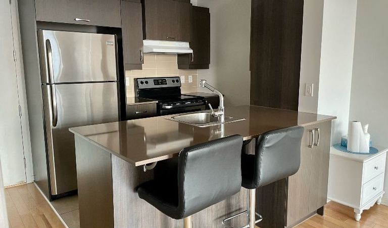 Namur 地铁站步行4分钟内，高级Studio整租