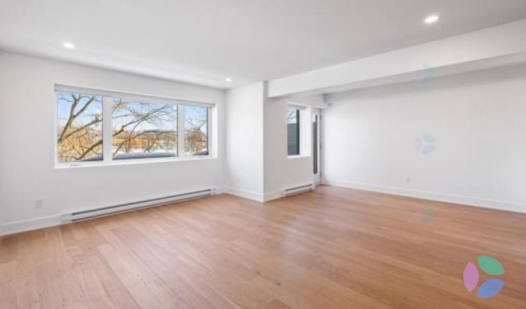 高端精品两居室公寓出租｜富裕静谧社区｜步行2分钟至REM轻轨｜102㎡＋阳台｜环境优雅安静｜交通极其便利   可入住时间：2月1日（时间灵活）｜可续租