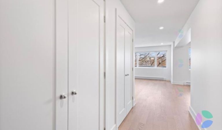 高端精品两居室公寓出租｜富裕静谧社区｜步行2分钟至REM轻轨｜102㎡＋阳台｜环境优雅安静｜交通极其便利   可入住时间：2月1日（时间灵活）｜可续租