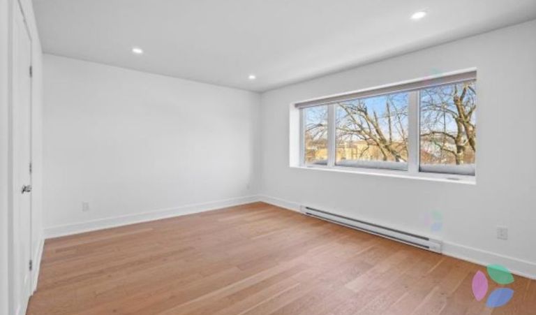 高端精品两居室公寓出租｜富裕静谧社区｜步行2分钟至REM轻轨｜102㎡＋阳台｜环境优雅安静｜交通极其便利   可入住时间：2月1日（时间灵活）｜可续租