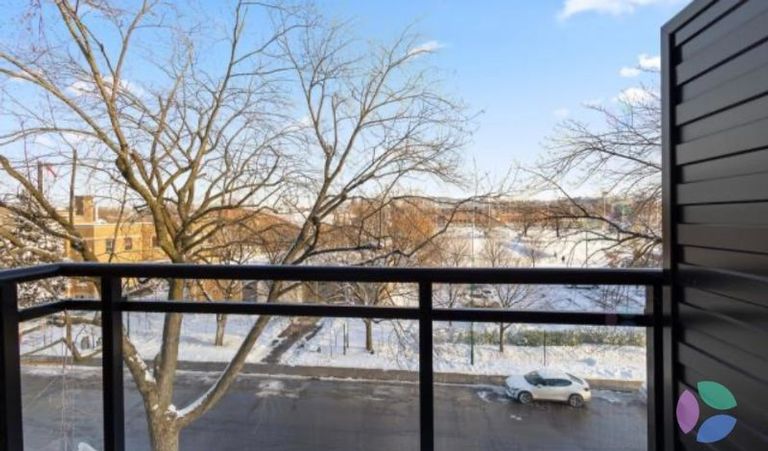 高端精品两居室公寓出租｜富裕静谧社区｜步行2分钟至REM轻轨｜102㎡＋阳台｜环境优雅安静｜交通极其便利   可入住时间：2月1日（时间灵活）｜可续租