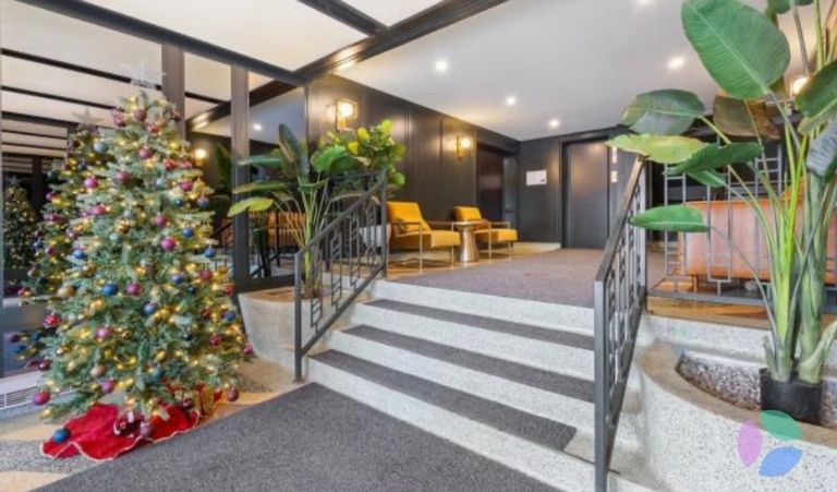 高端精品两居室公寓出租｜富裕静谧社区｜步行2分钟至REM轻轨｜102㎡＋阳台｜环境优雅安静｜交通极其便利   可入住时间：2月1日（时间灵活）｜可续租