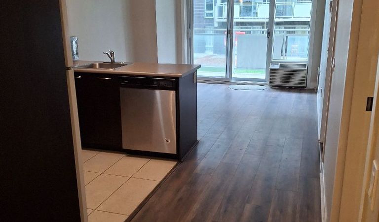 $1600/月全包，近地铁condo一室一厅，室内车库，电梯，2月1日入住