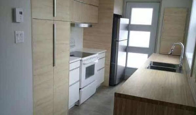 蒙特利尔大学步行可到，新装修，地铁cote saint Catherine旁，分租一个卧室