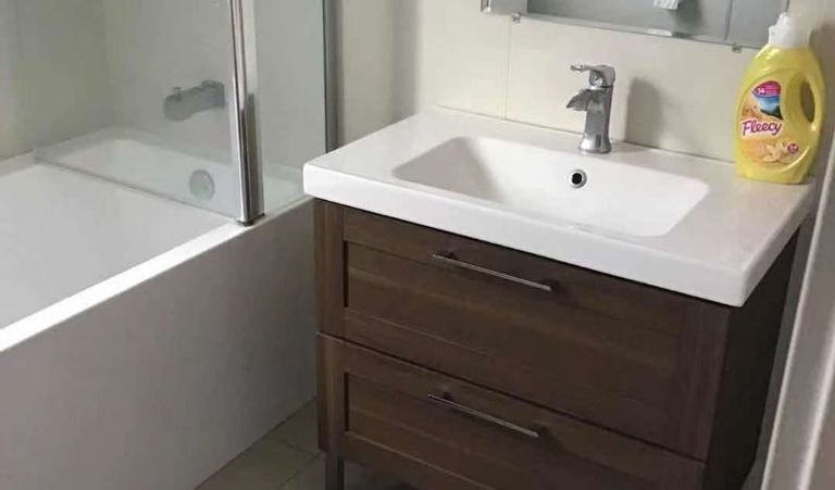 蒙特利尔大学步行可到，新装修，地铁cote saint Catherine旁，分租一个卧室